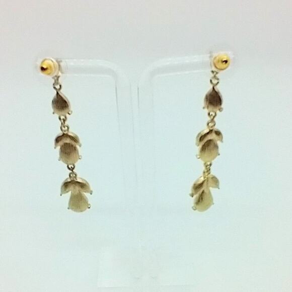 Lavender rhinestone long dangle post earrings NWOT - Picture 2 of 4